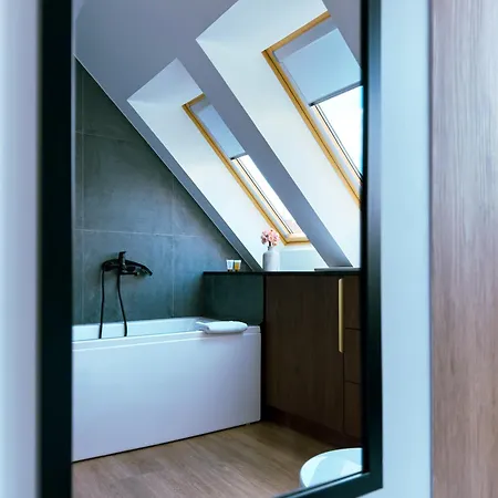 Oasis Next To A Park 아파트