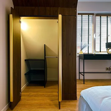 Oasis Next To A Park 아파트