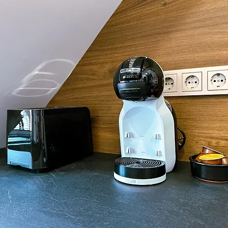 Oasis Next To A Park 아파트