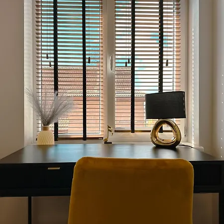 Oasis Next To A Park 아파트 *