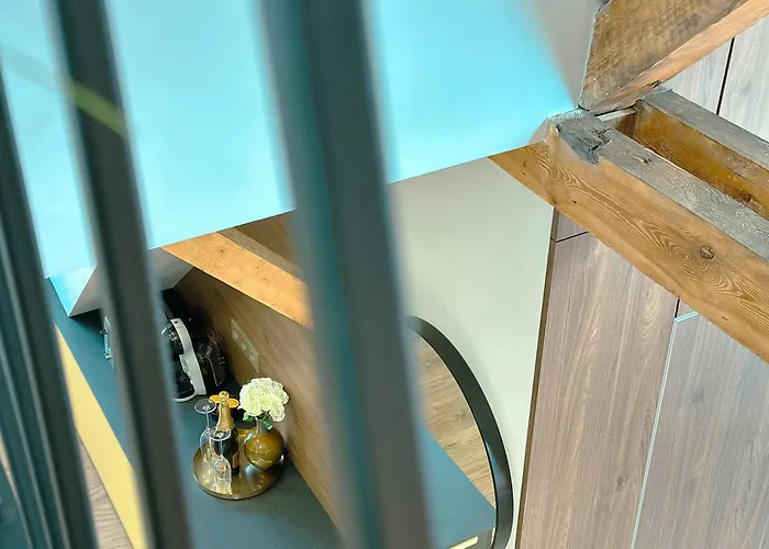 Oasis Next To A Park קלייפדה